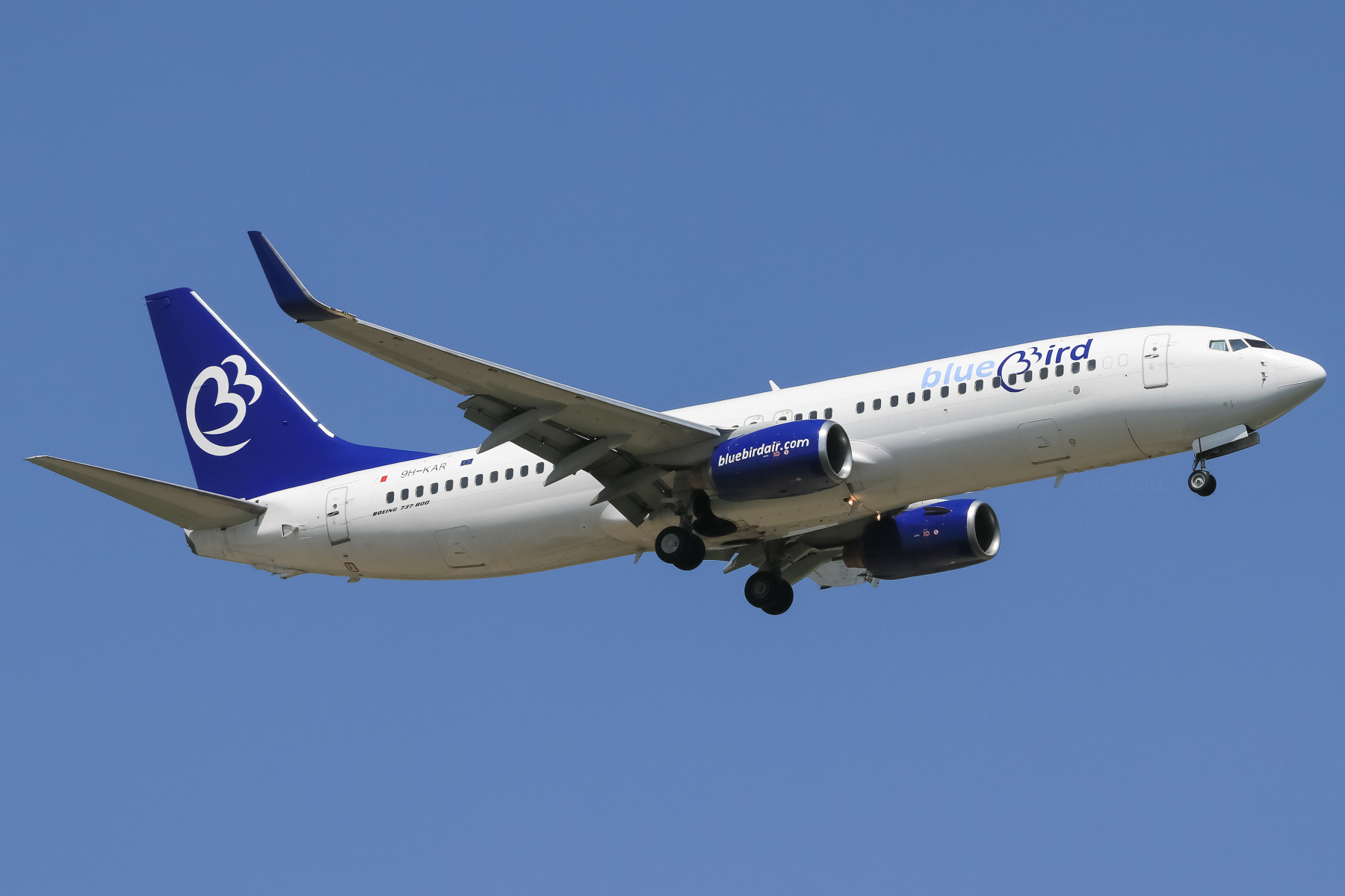 Bluebird Airways B737-800
