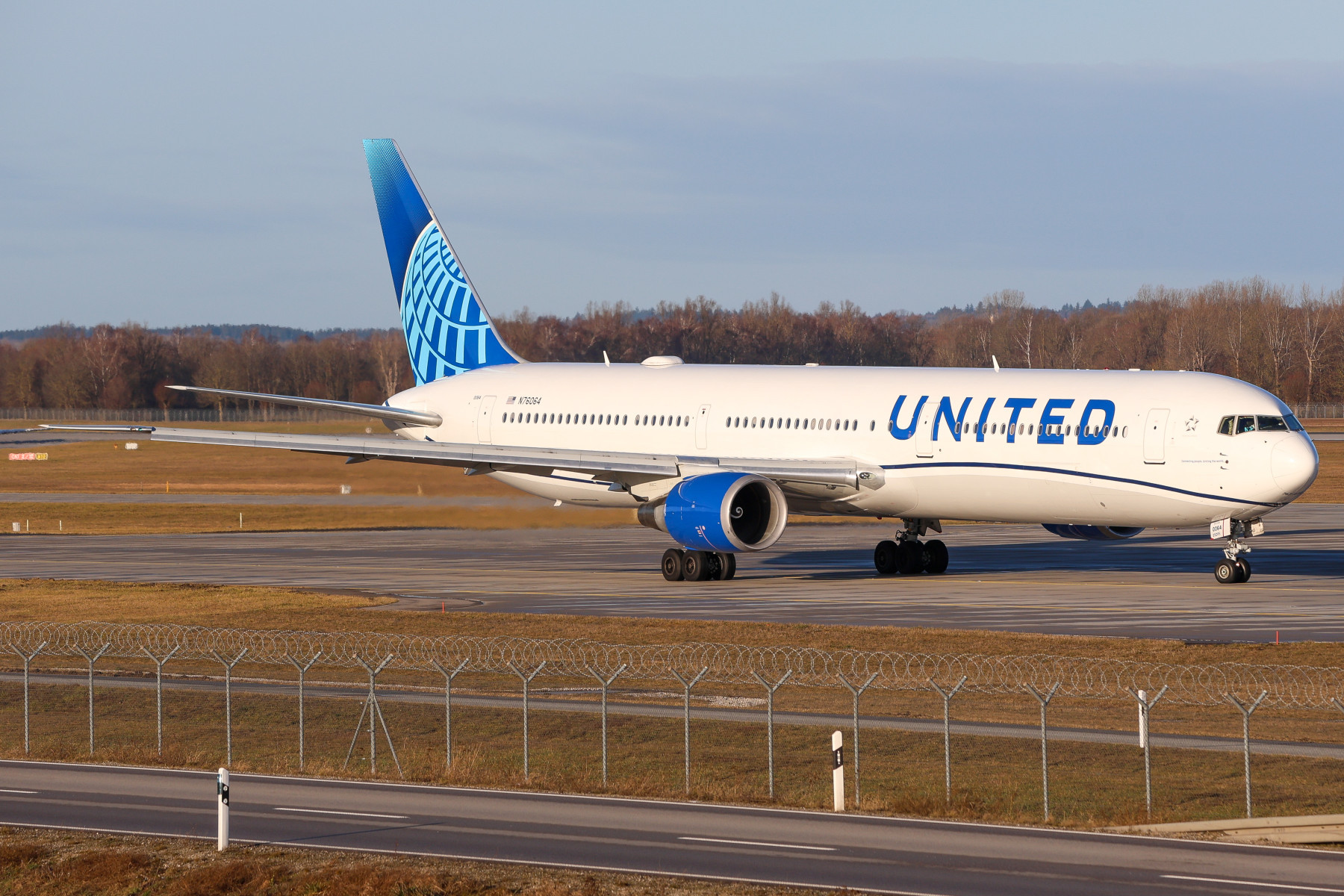 United B767