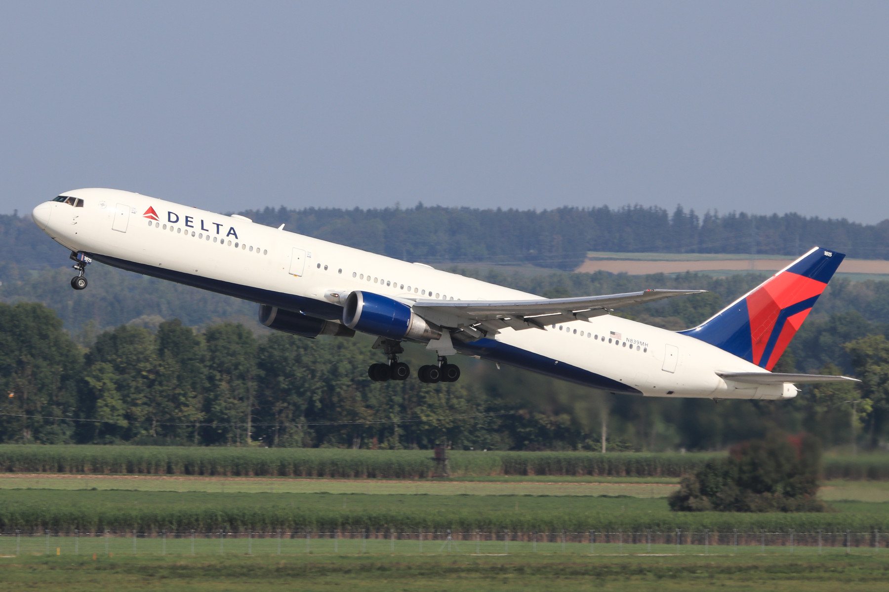 Delta B764