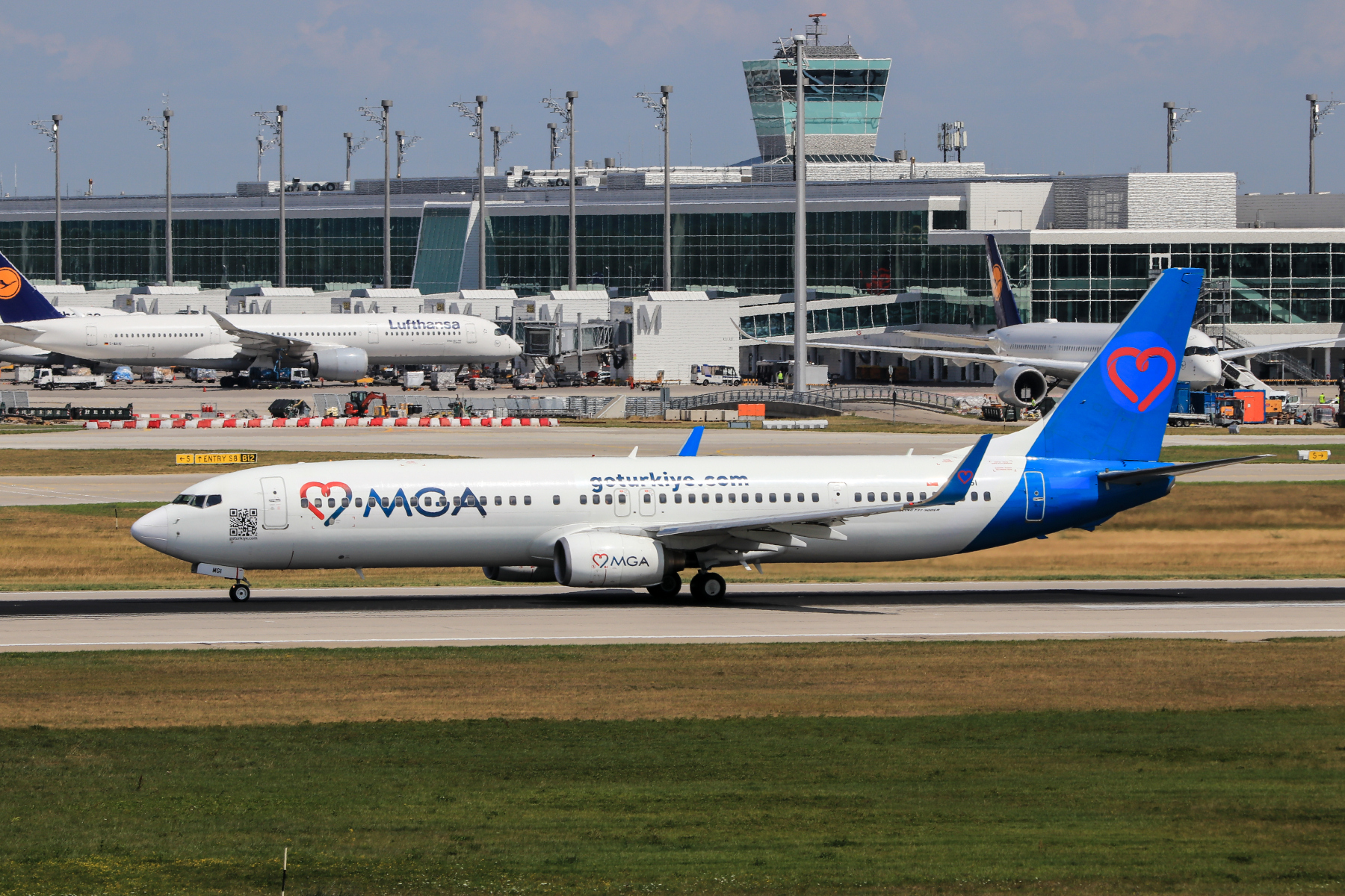Mavi Gök Airlines B739