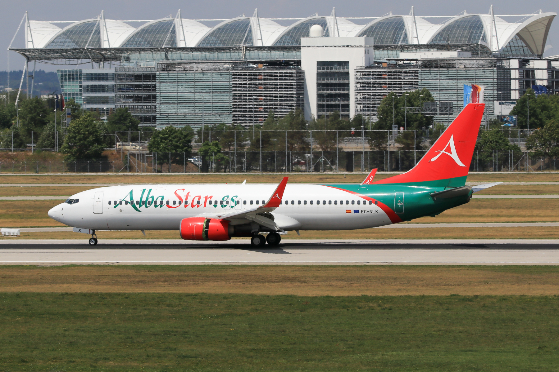 Albastar B738
