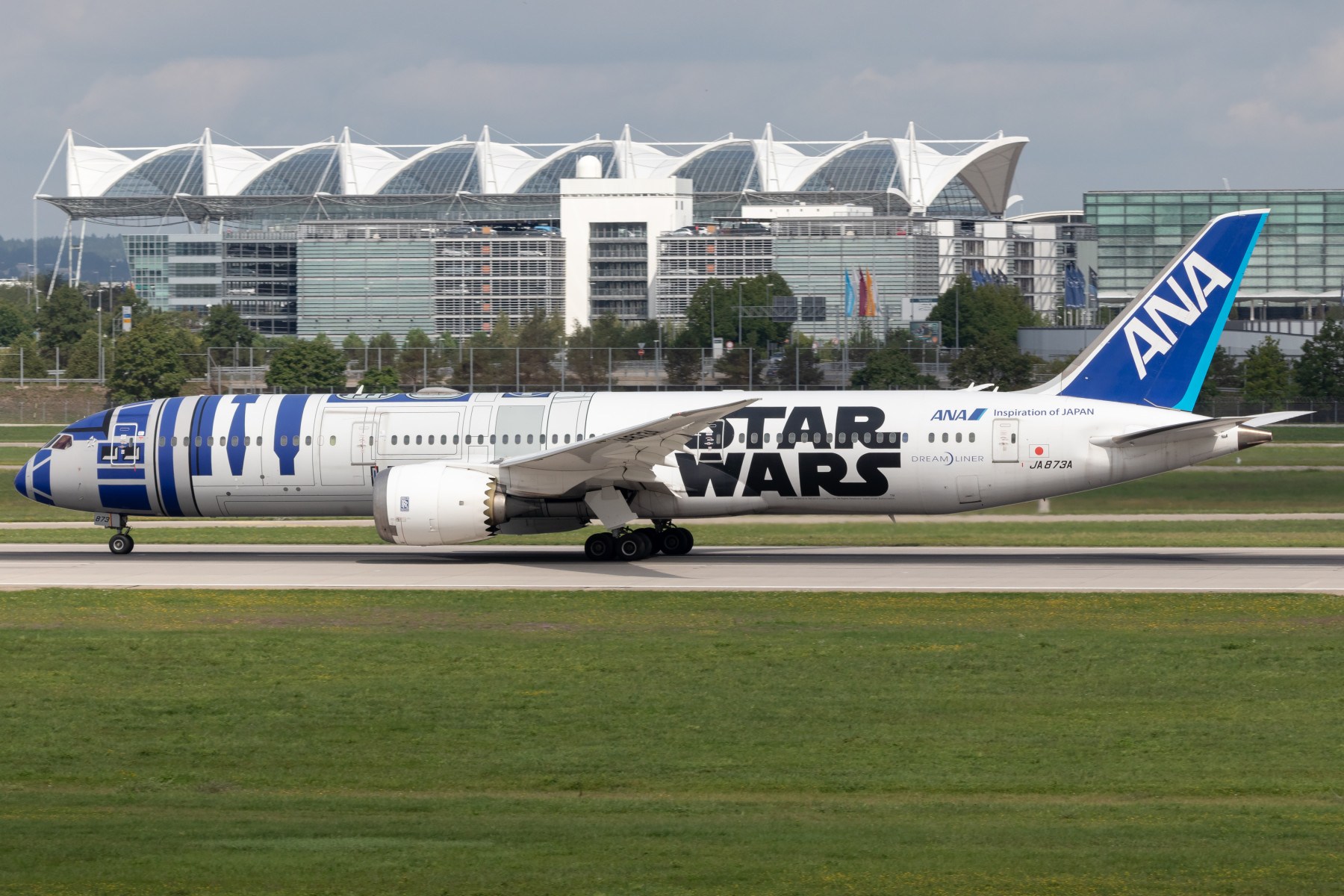 All Nippon Airways B787-9 (Star Wars Livery)